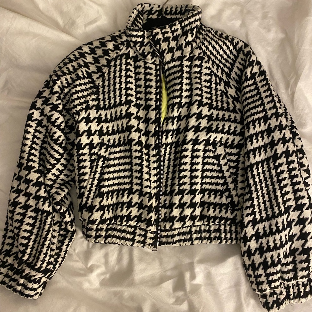 Black & White bomber jacket 🤍🖤